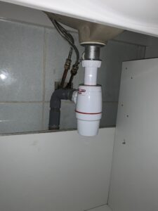 Plombier Rénovation Pierre-Bénite Oullins : changement de siphon d'évier lavabo